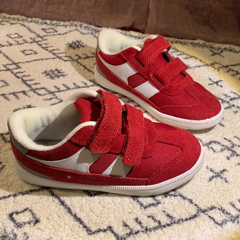 Cat & Jack Velcro sneakers